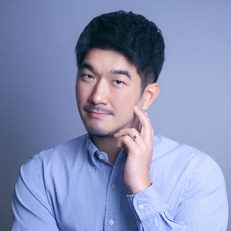 파란 줄무늬 셔츠를 입은 심규섭 리텐션 주식회사 대표